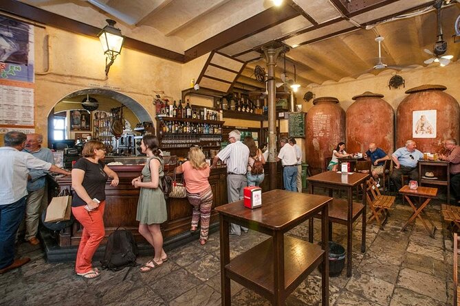 devour-seville-tapas-wine-history-small-group-tour