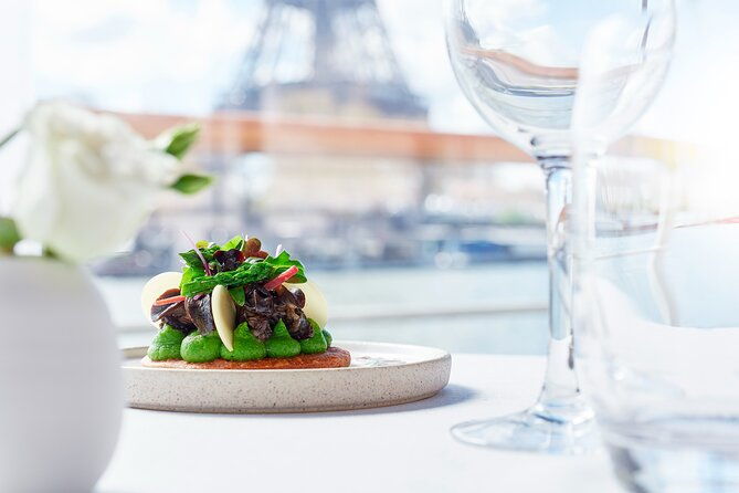 early-evening-dinner-cruise-with-drinks-by-bateaux-parisiens