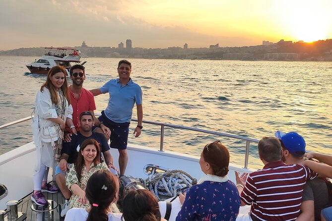 istanbul-sunset-cruise-on-luxury-yacht-guided-group-cruise