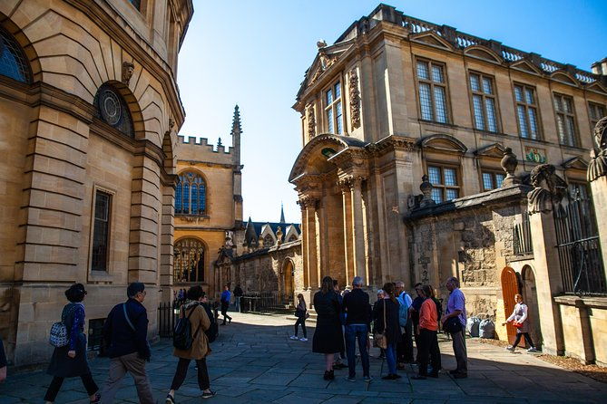oxford-university-walking-tour-with-university-alumni-guide