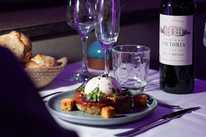 paris-gourmet-dinner-seine-river-cruise-with-singer-and-dj-set