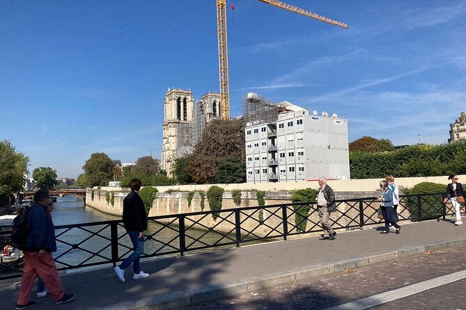 paris-ile-de-la-cite-and-notre-dame-walking-tour-with-crypt