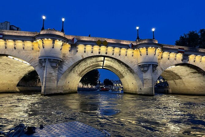 paris-top-sights-seine-river-private-boat-excursion