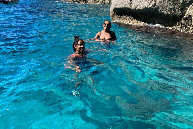 private-tour-of-the-island-of-capri-by-boat-and-visit-to-the-caves