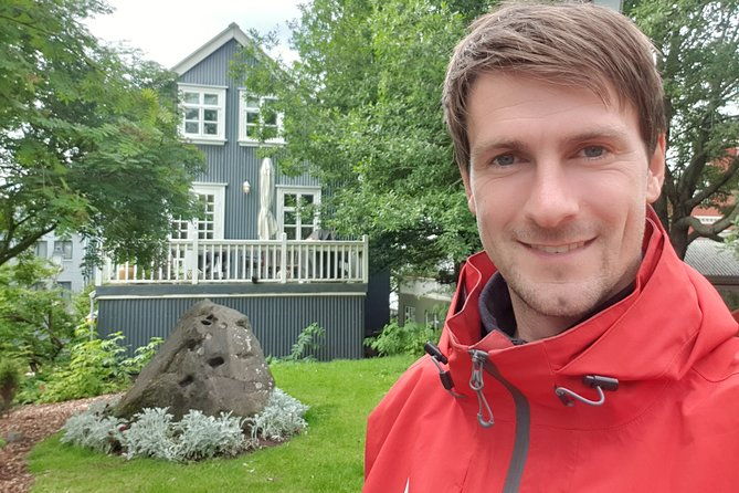 reykjavik-small-group-walking-tour-by-citywalk