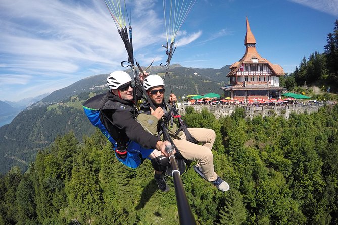 tandem-paragliding-experience-from-interlaken