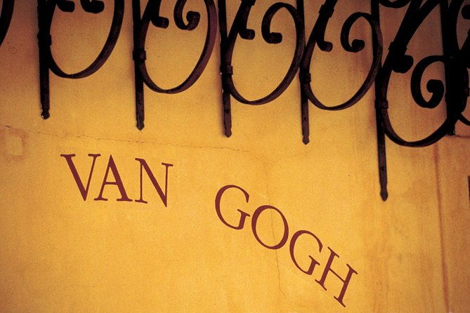 van-gogh-carrieres-de-lumieres-half-day-tour-from-avignon