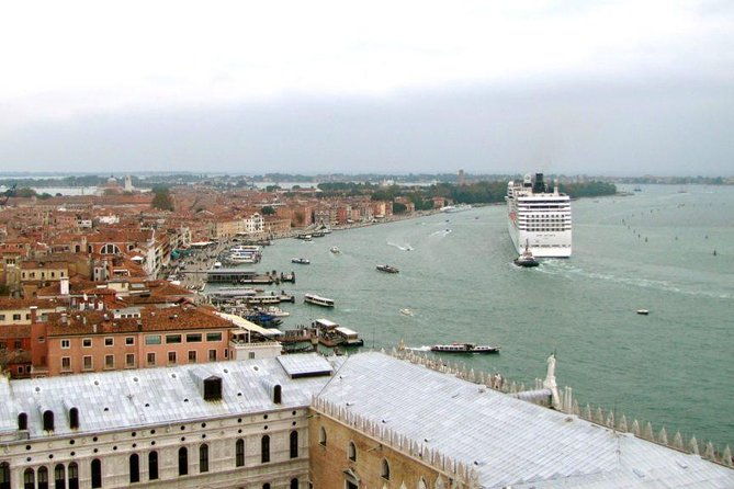 venice-private-arrival-transfer-by-water-taxi-cruise-port-to-central-venice