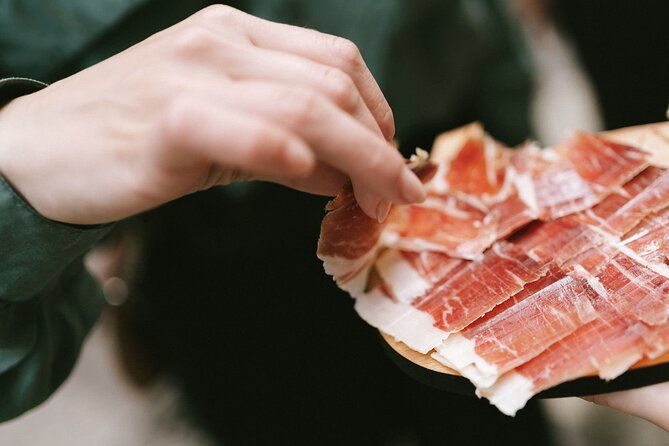 devour-san-sebastian-old-town-pintxos-wine-tour-evening