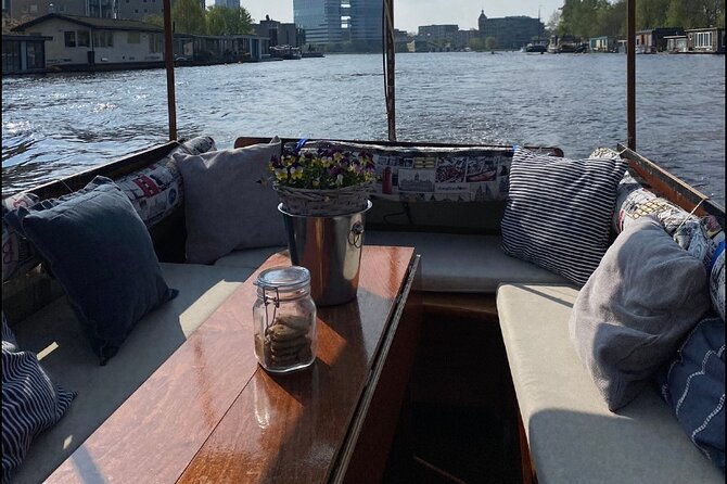dutch-cheese-and-drinks-guided-amsterdam-boat-tour