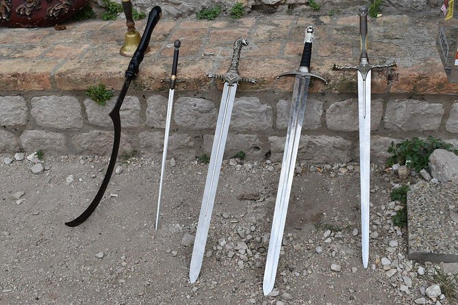 game-of-thrones-extended-tour-with-swords-and-props