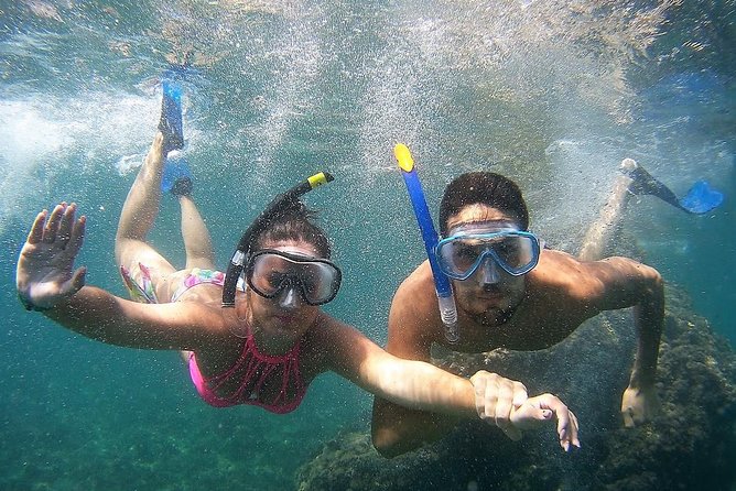 kayak-snorkel-tour-in-cerro-gordo-natural-park-la-herradura