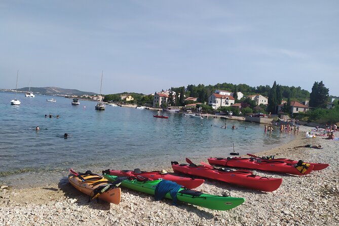 kayaking-to-the-island-prvic