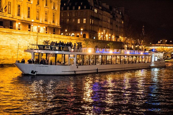 paris-gourmet-dinner-seine-river-cruise-with-singer-and-dj-set