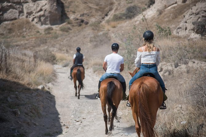 santorini-horse-riding-to-black-sandy-beach