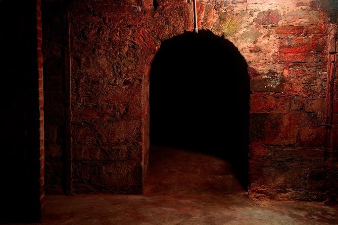 underground-vaults-walking-tour-in-edinburgh-old-town