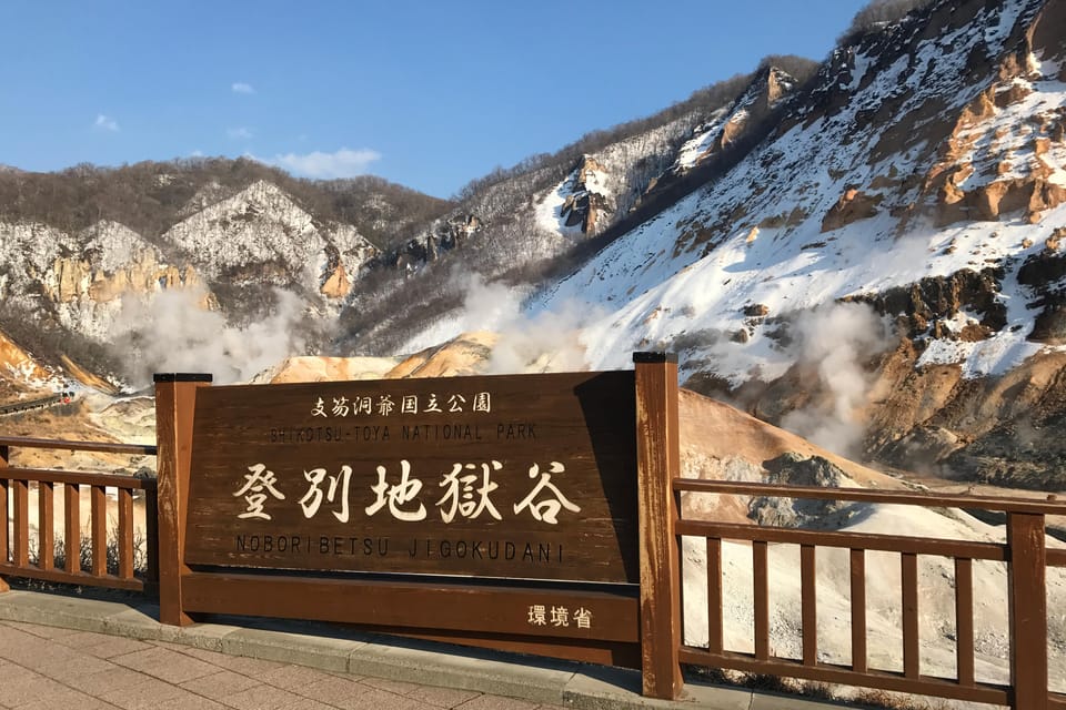 winter-hokkaido-day-tour-sapporo-to-noboribetsu-lake-toya