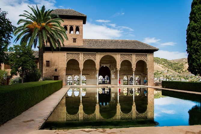 alhambra-and-nasrid-palaces-ticket-with-audioguide