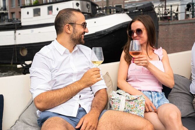amsterdam-evening-city-centre-canal-cruise-with-unlimited-drinks