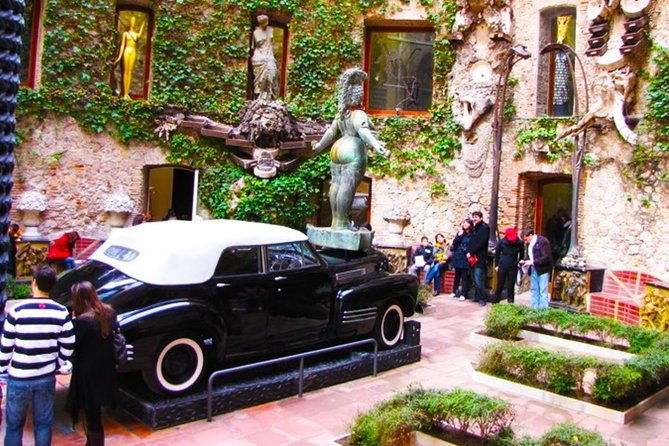 dali-museum-cadaques-small-group-tour-with-hotel-pick-up