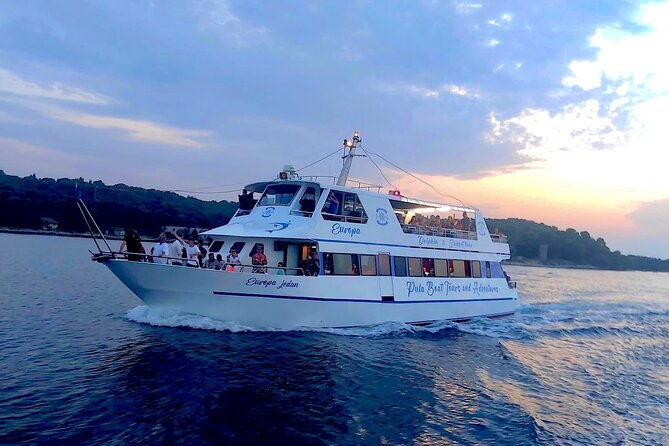 exclusive-dolphin-sunset-cruise-with-dinner-drinks-from-pula