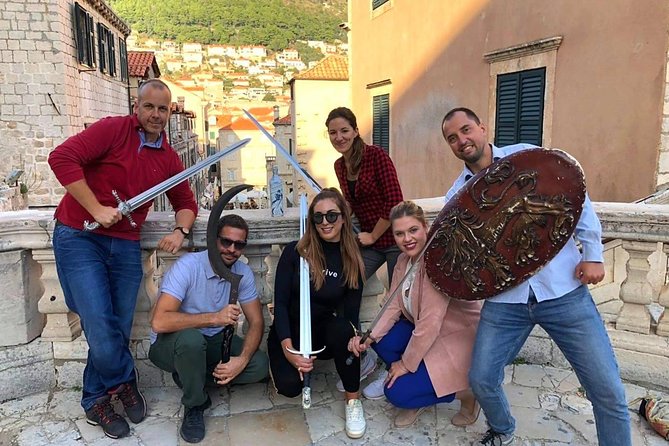game-of-thrones-extended-tour-with-swords-and-props