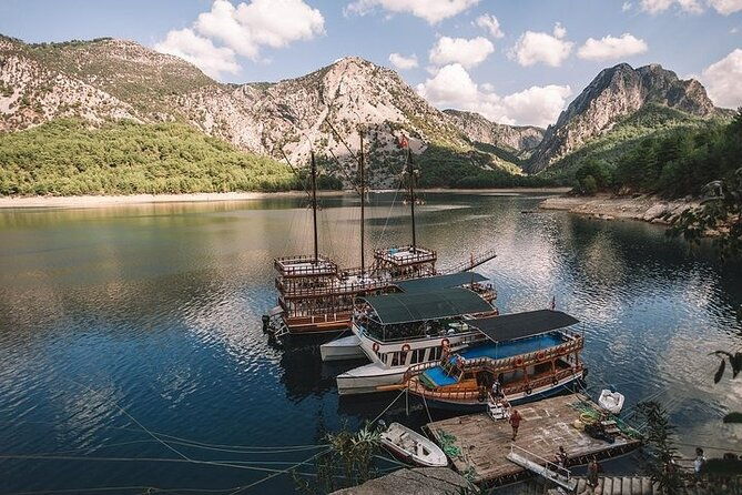 green-canyon-boat-trip-from-side