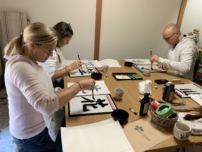 kyoto-%e3%80%90private%e3%80%91local-home-visit-japanese-calligraphy-class