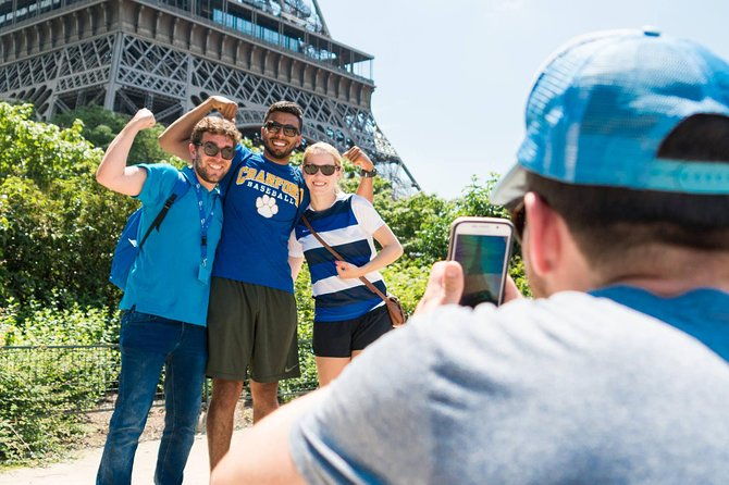 paris-highlights-bike-tour-eiffel-tower-louvre-and-notre-dame