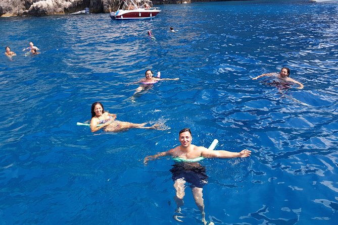 sorrento-exclusive-capri-private-boat-tour-blue-grotto