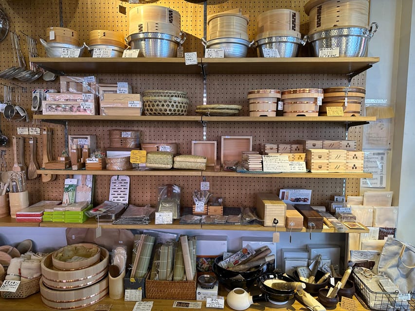 tokyo-private-tour-eat-shop-in-tsukiji-fish-market