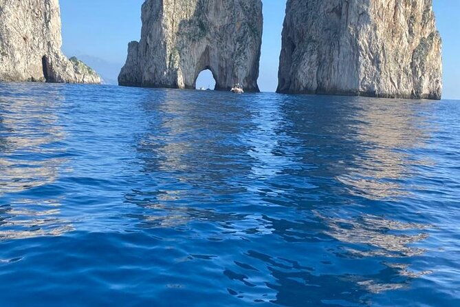 3-hours-private-capri-boat-tour-with-pasta-and-prosecco