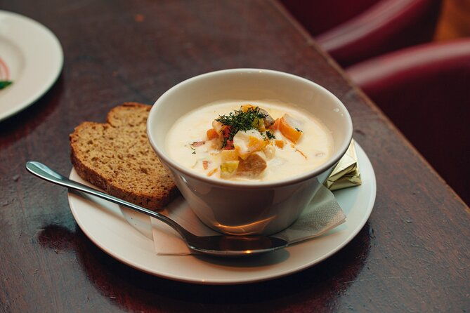 dublin-traditional-irish-3-course-meal-walking-tour-with-local