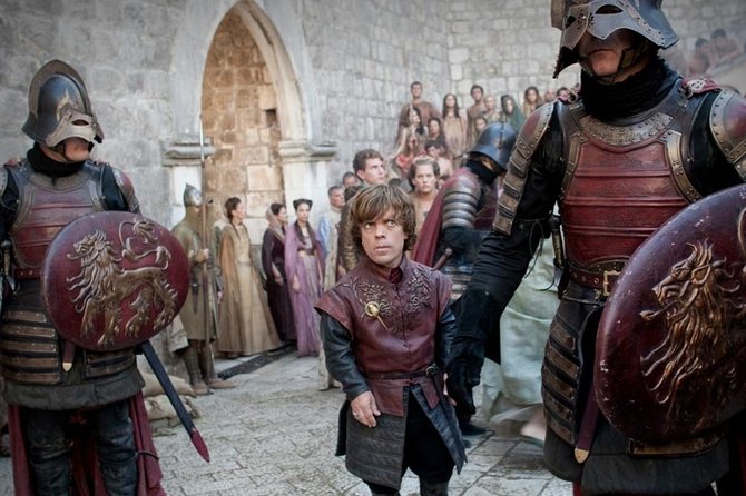 game-of-thrones-extended-tour-with-swords-and-props