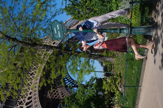paris-2-hour-eiffel-tower-walking-tour-with-professional-photo-shoot