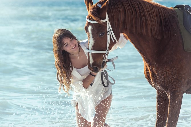 santorini-horse-riding-to-black-sandy-beach