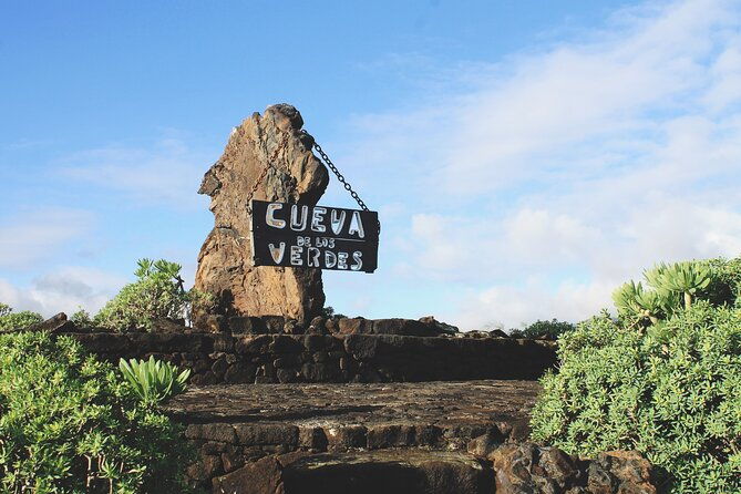 tour-to-timanfaya-jameos-del-agua-cueva-de-los-verdes-and-viewpoint-from-the-cliff