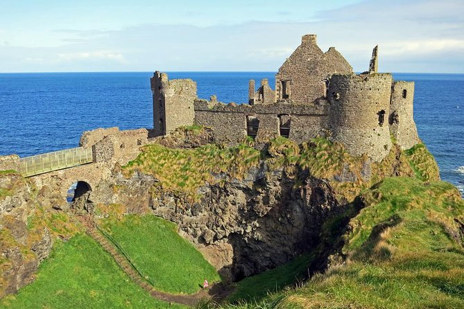 dublin-to-belfast-black-cab-dunluce-castle-giants-causeway