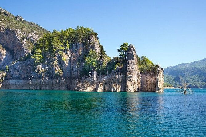 green-canyon-boat-trip-from-side