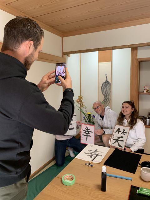 kyoto-%e3%80%90private%e3%80%91local-home-visit-japanese-calligraphy-class