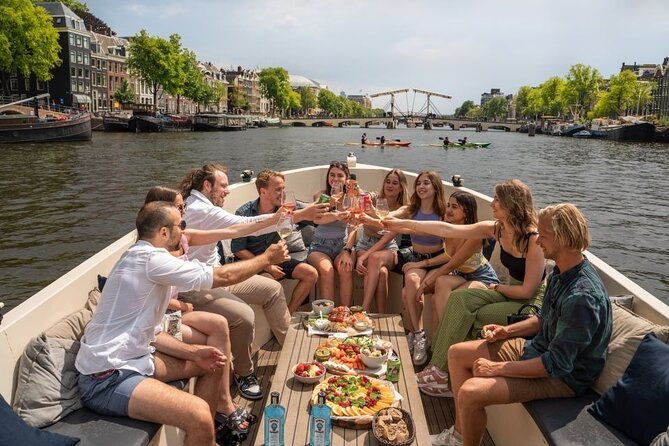 amsterdam-evening-city-centre-canal-cruise-with-unlimited-drinks