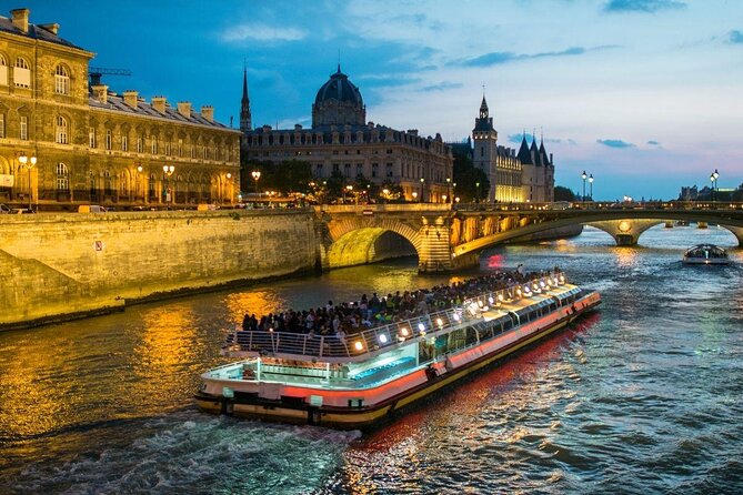 bateaux-parisiens-seine-river-gourmet-lunch-sightseeing-cruise