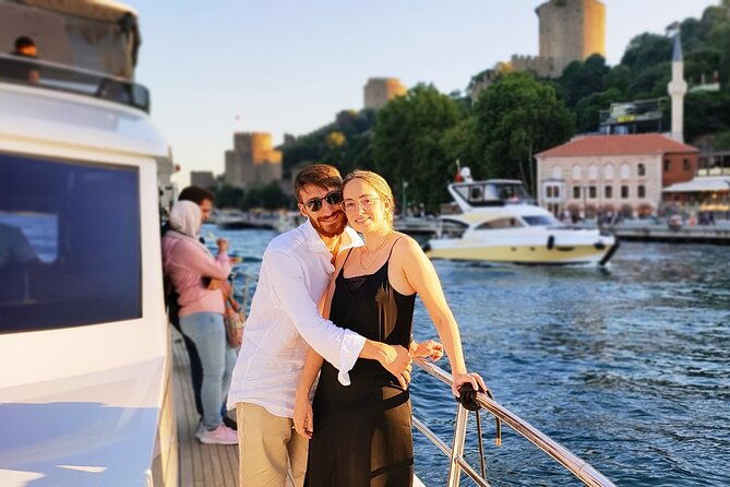 bosphorus-sunset-sightseeing-yacht-cruise-with-refreshments