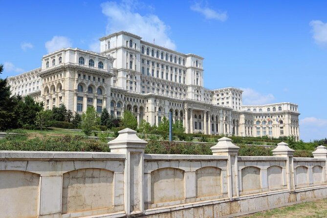contrasts-of-communism-small-group-walking-tour-in-bucharest