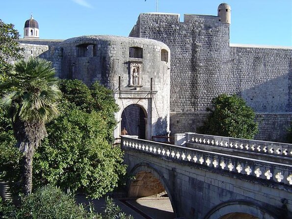 game-of-thrones-extended-tour-with-swords-and-props