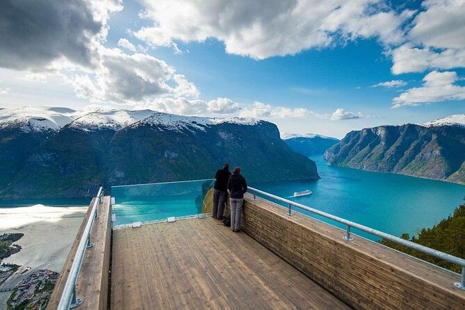 guided-tour-to-naeroyfjorden-flam-and-stegastein-viewpoint-cruise