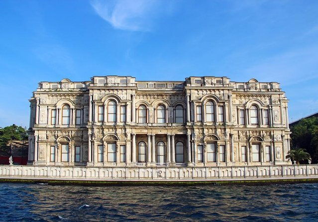 istanbul-sunset-cruise-on-luxury-yacht-guided-group-cruise