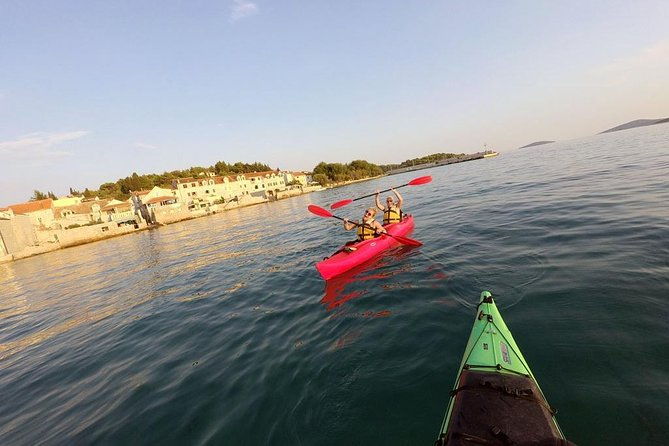 kayaking-to-the-island-prvic