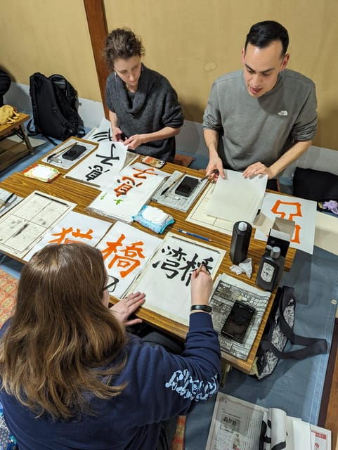 kyoto-calligraphy-class-at-buddhist-temple-in-city-center