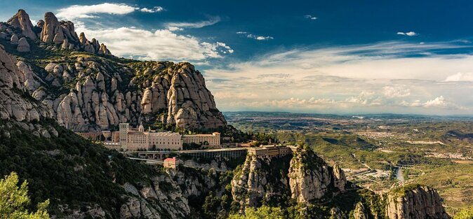 montserrat-cogwheel-train-gourmet-wine-tasting-tapas-lunch